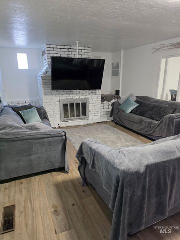 260 Buena Vista St, Twin Falls, ID 83301
