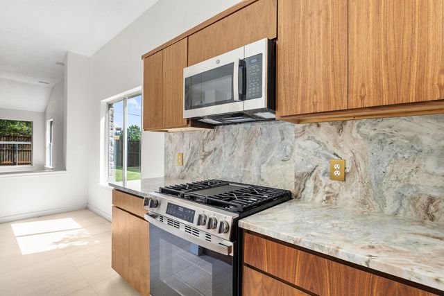 1000 Woodview DR, Georgetown, TX 78628