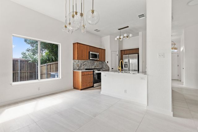 1000 Woodview DR, Georgetown, TX 78628