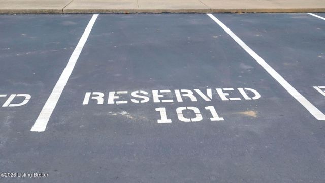 8417 Ambrosse Ln 101, Louisville, KY 40299