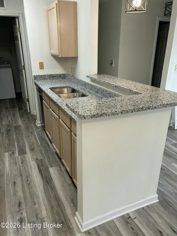 8417 Ambrosse Ln 101, Louisville, KY 40299