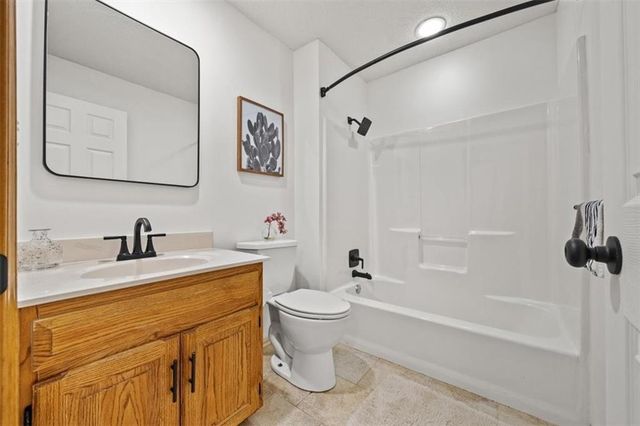 6512 NW Revere Drive, Kansas City, MO 64151