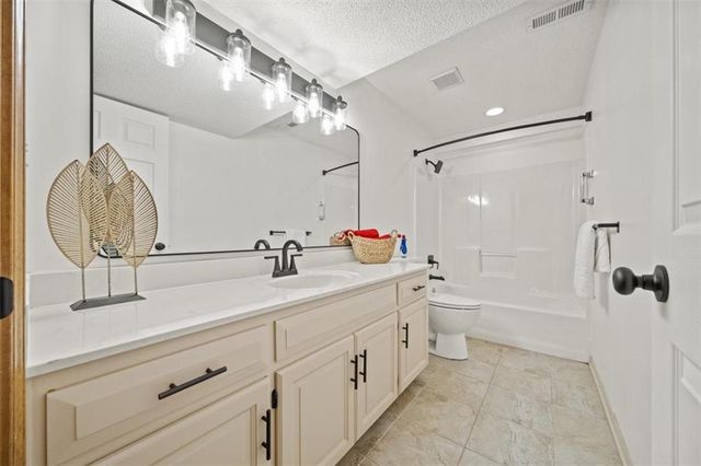 6512 NW Revere Drive, Kansas City, MO 64151