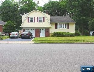 262 E Tryon Avenue, Teaneck, NJ 07666