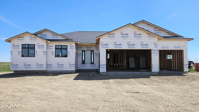 4530 Trailblazer Loop, Mandan, ND 58554 property photo