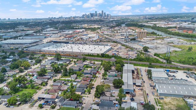 6633 Avenue T, Houston, TX 77011