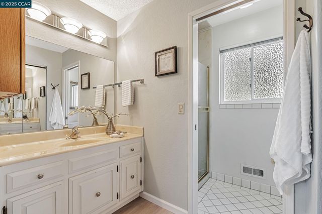 5189 Jomar Dr, Concord, CA 94521