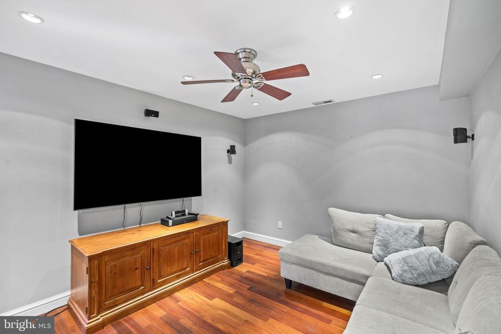 Image 14 of property listing at 2226 ESSEX ST, Baltimore, MD 21231
