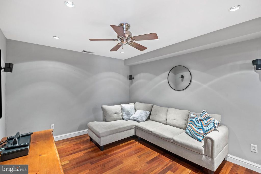 Image 16 of property listing at 2226 ESSEX ST, Baltimore, MD 21231