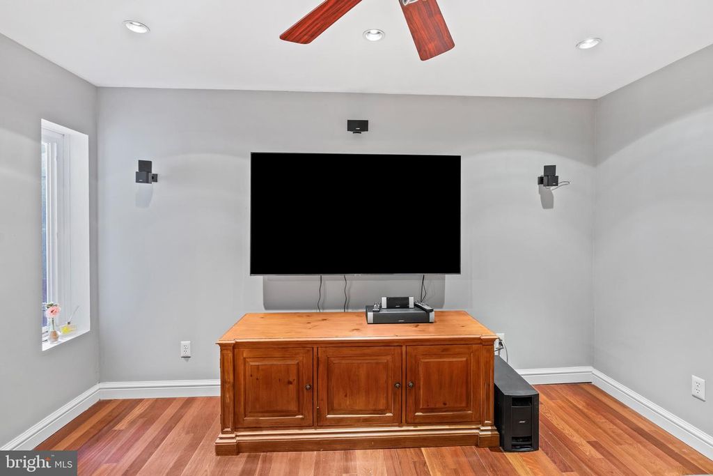 Image 17 of property listing at 2226 ESSEX ST, Baltimore, MD 21231