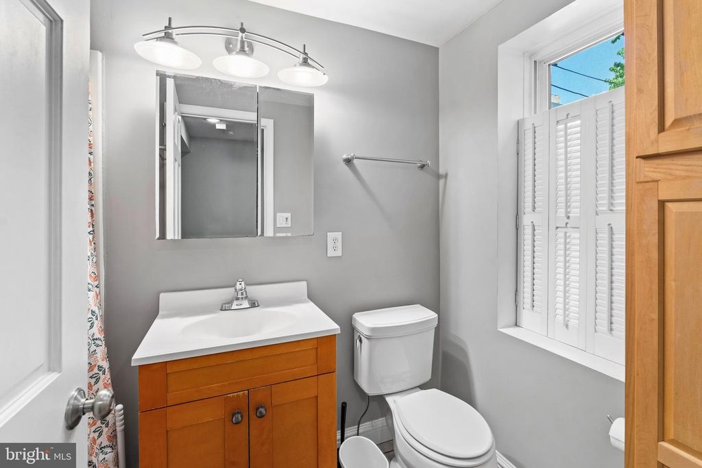 Image 19 of property listing at 2226 ESSEX ST, Baltimore, MD 21231