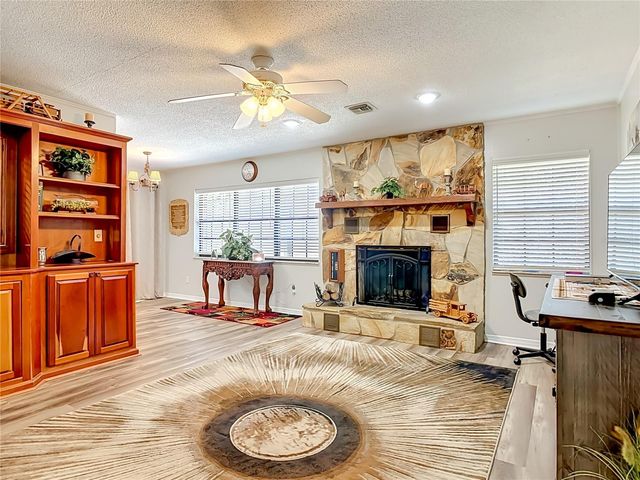 17819 PALM STREET, Umatilla, FL 32784