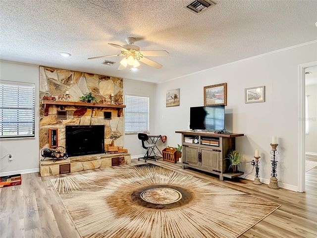 17819 PALM STREET, Umatilla, FL 32784