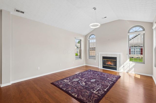 8848 Linksway Drive, Powell, OH 43065