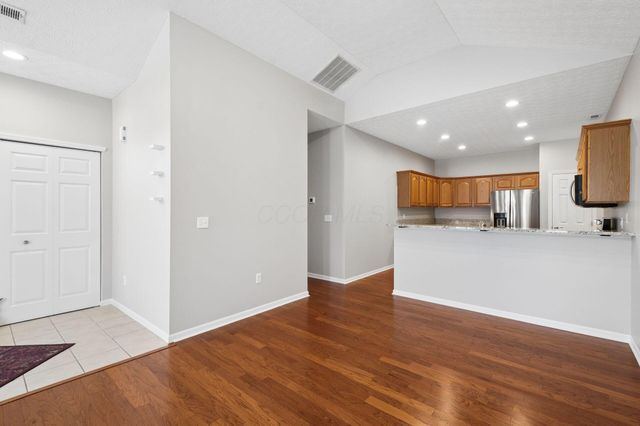 8848 Linksway Drive, Powell, OH 43065
