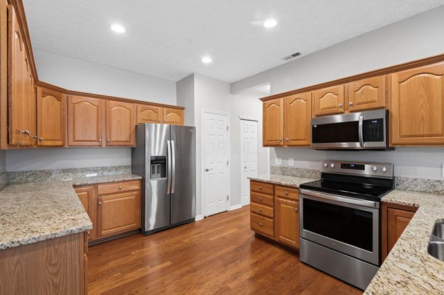 8848 Linksway Drive, Powell, OH 43065