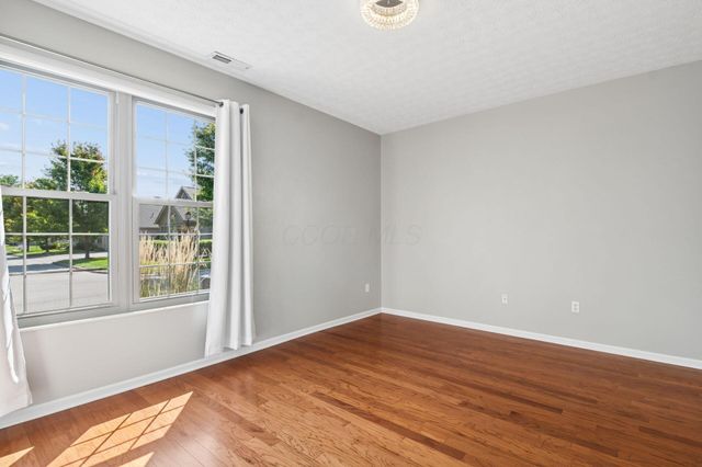 8848 Linksway Drive, Powell, OH 43065