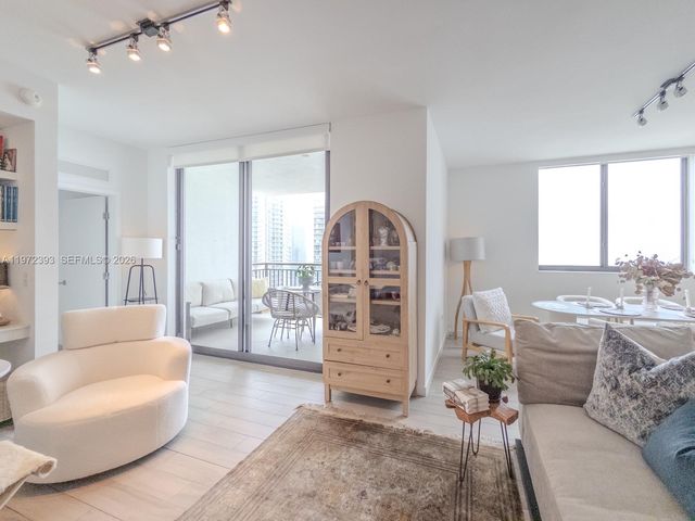 999 SW 1st Ave 3204, Miami, FL 33130