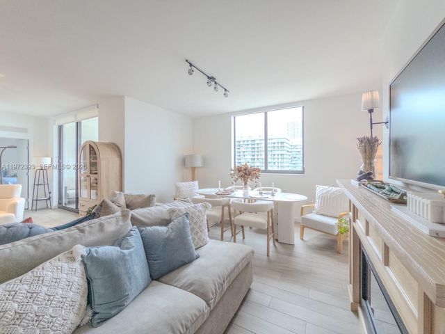 999 SW 1st Ave 3204, Miami, FL 33130