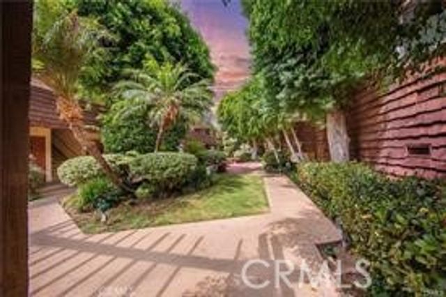 5349 Newcastle Avenue 18, Encino, CA 91316