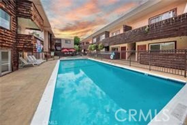 5349 Newcastle Avenue 18, Encino, CA 91316