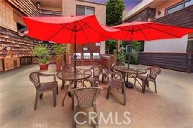 5349 Newcastle Avenue 18, Encino, CA 91316