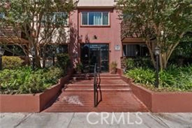 5349 Newcastle Avenue 18, Encino, CA 91316