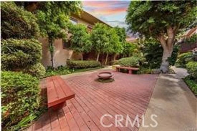 5349 Newcastle Avenue 18, Encino, CA 91316