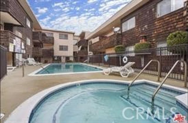 5349 Newcastle Avenue 18, Encino, CA 91316