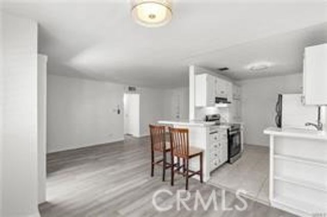 5349 Newcastle Avenue 18, Encino, CA 91316