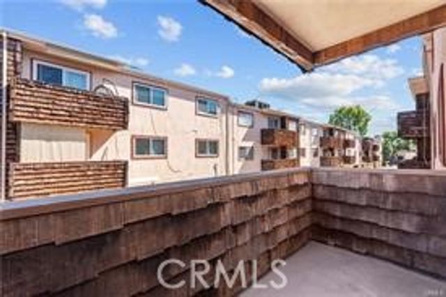 5349 Newcastle Avenue 18, Encino, CA 91316