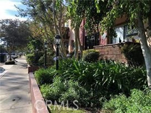 5349 Newcastle Avenue 18, Encino, CA 91316