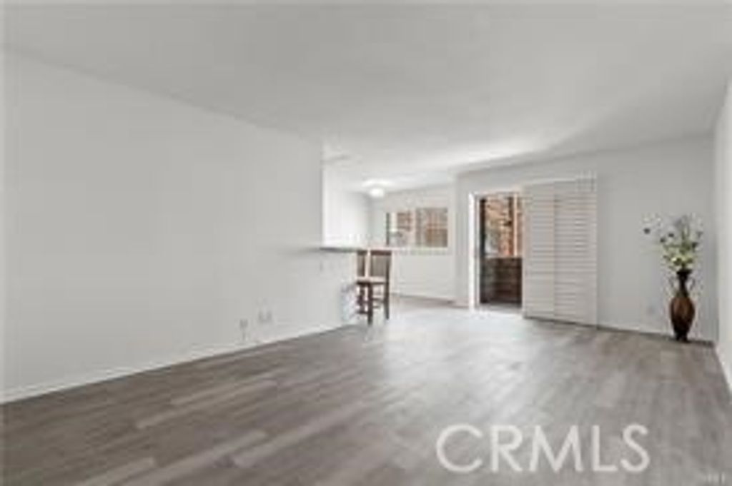 5349 Newcastle Avenue 18, Encino, CA 91316