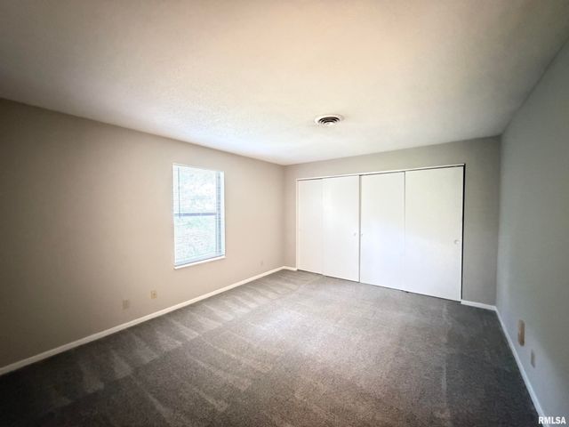 5646 N Withershin Pt, Peoria, IL 61615