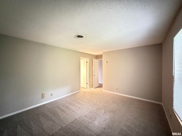 5646 N Withershin Pt, Peoria, IL 61615