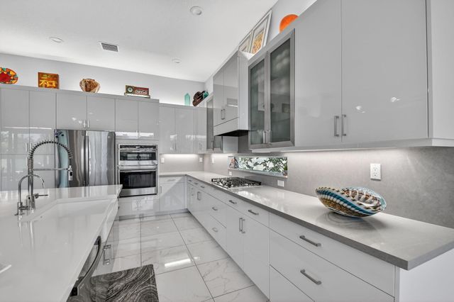 9193 Seahorse Bay Drive, Boynton Beach, FL 33473