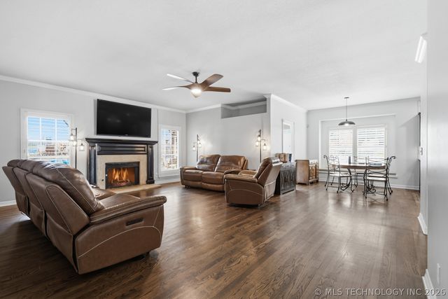 4809 Oak Leaf Drive, Tulsa, OK 74132