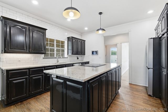 4809 Oak Leaf Drive, Tulsa, OK 74132