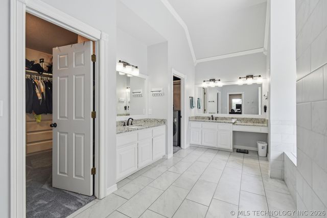 4809 Oak Leaf Drive, Tulsa, OK 74132