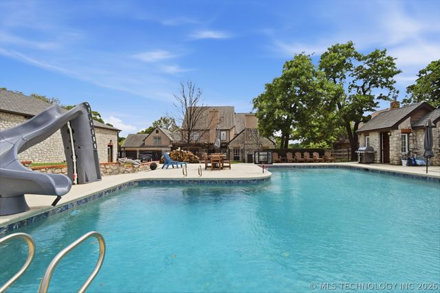 4809 Oak Leaf Drive, Tulsa, OK 74132