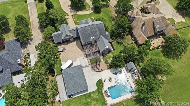 4809 Oak Leaf Drive, Tulsa, OK 74132