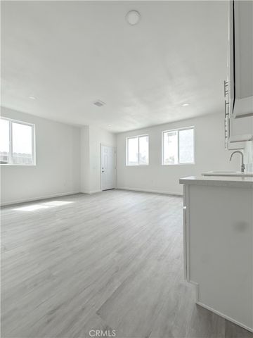 520 W Colden, Los Angeles, CA 90044