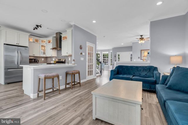 10 BIESIADA CT, Parlin, NJ 08859