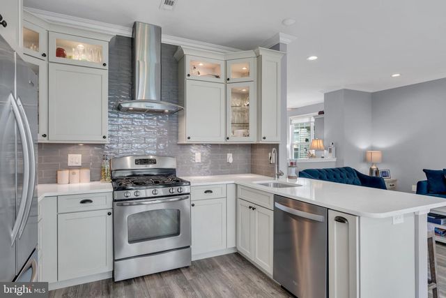 10 BIESIADA CT, Parlin, NJ 08859