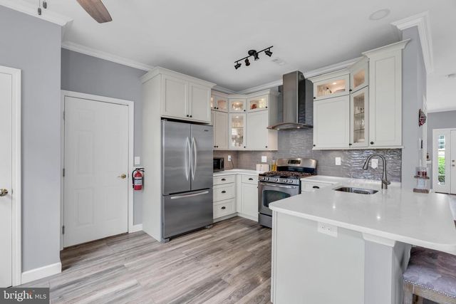 10 BIESIADA CT, Parlin, NJ 08859