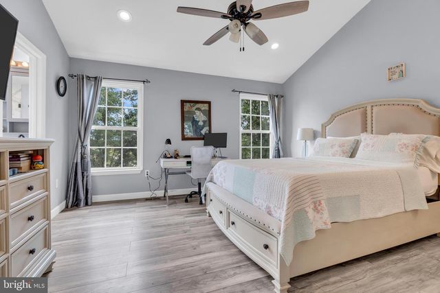 10 BIESIADA CT, Parlin, NJ 08859