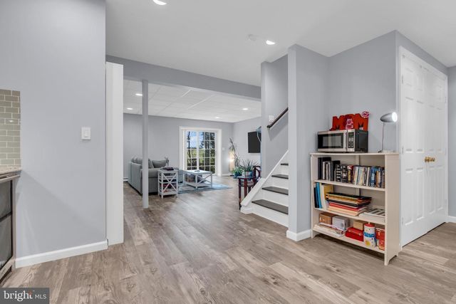 10 BIESIADA CT, Parlin, NJ 08859