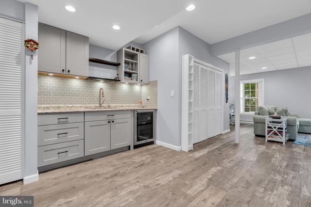10 BIESIADA CT, Parlin, NJ 08859