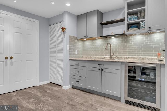 10 BIESIADA CT, Parlin, NJ 08859