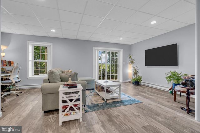 10 BIESIADA CT, Parlin, NJ 08859